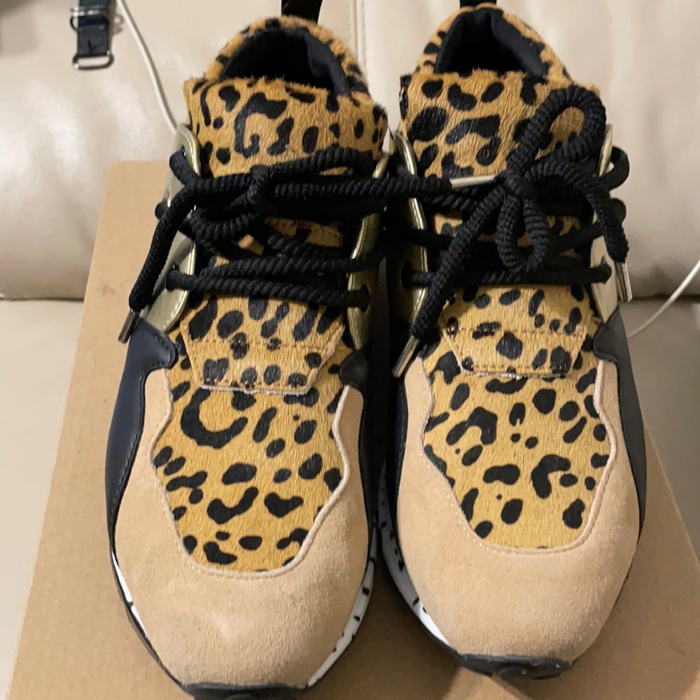 Steve Madden Sneakers sz 9 (Animal Cliff) Worn 1x